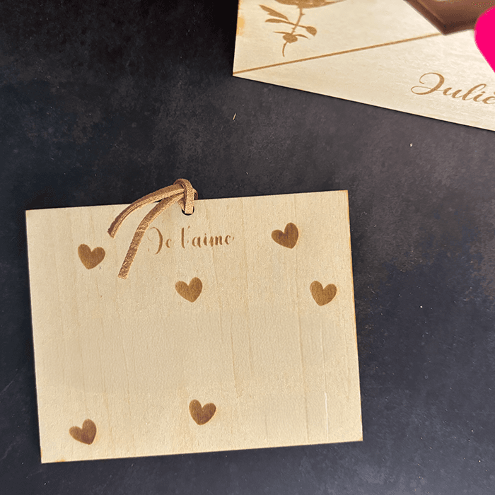 enveloppe en bois personnalisée message gravé