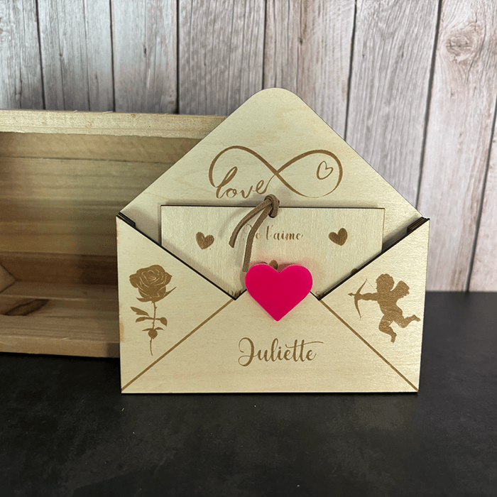 enveloppe en bois personnalisée message gravé