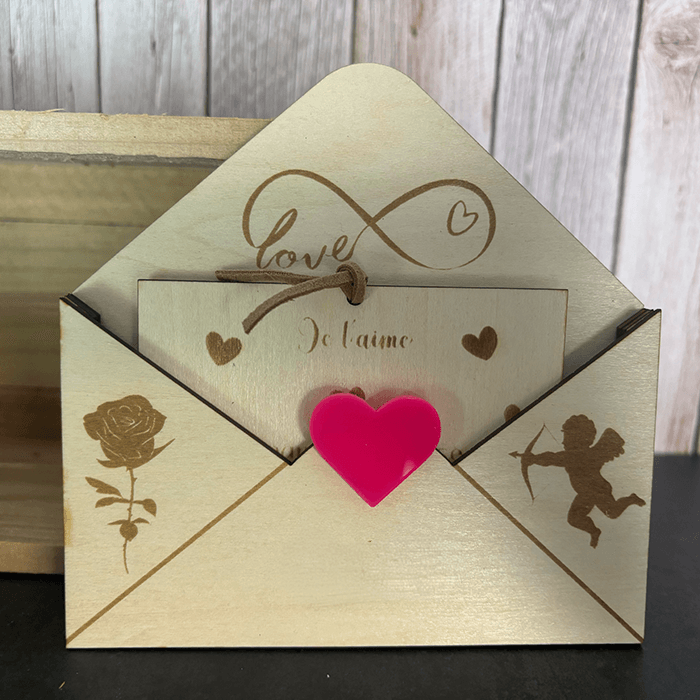 enveloppe en bois personnalisée message gravé