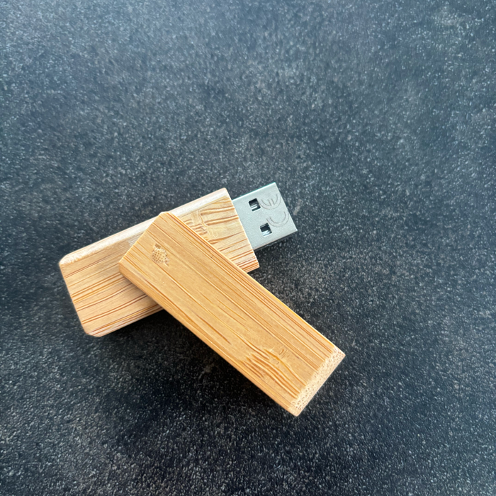 Clé USB bambou personnalisée gravure laser mariage logo entreprise Kallima Design
