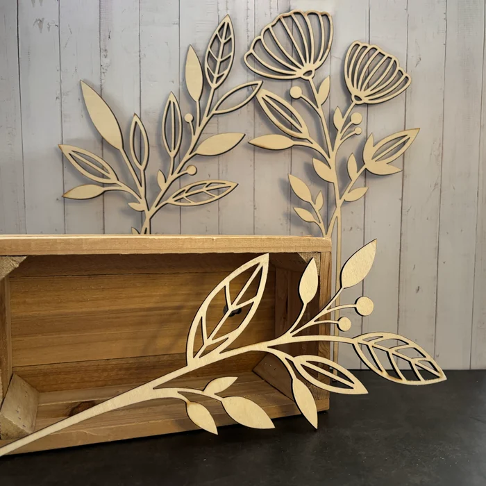fleurs et feuillages décoratifs en bois découpé
